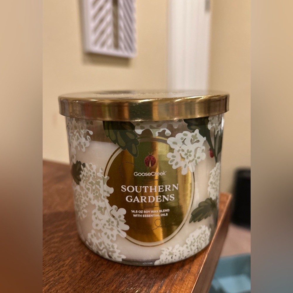 Goose Creek Triple Wick Southern Gardens Candle - White and Gold